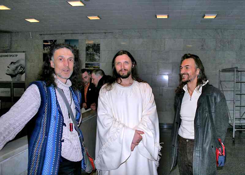 Vadim und Vissarion im Gebude der Kunstausstellung in Kiew (2006)