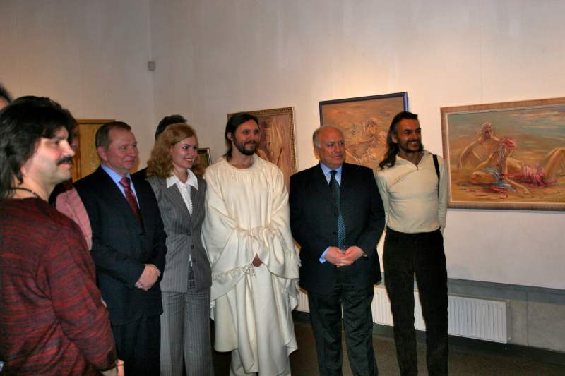 Vissarion bei der Eröffnung der Gemäldeausstellung in Kiew (2004)