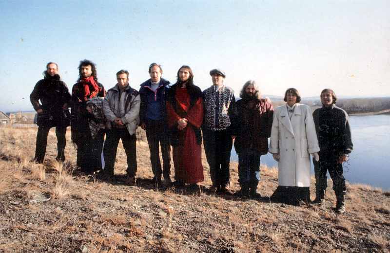 Werner Herzog (4.v.links) bei den Filmaufnahmen mit Vissarion in Minusinsk (November 1992)